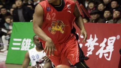 太阳遭48+14+8强力逆转，魔术陷三连败困境